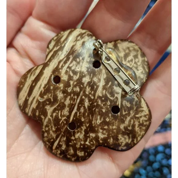 Vintage Coconut Shell Flower Brooch - Picture 2 of 3